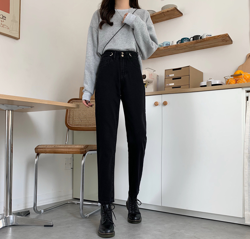 New loose high waisted black jeans in autumn 2020