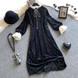 高级感黑色金丝绒连衣裙女秋冬复古法式刺绣v领宽松显瘦大码长裙