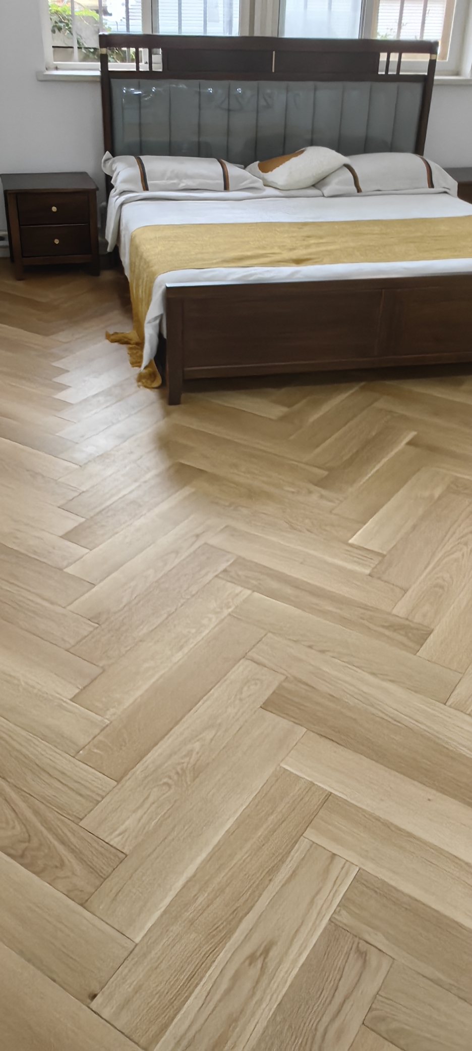 橡木纯三层实木锁扣人字拼地板 表皮三毫米橡木 环保ENF