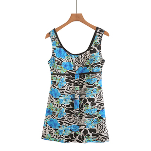 游泳衣女夏连体保守四角遮肚显瘦聚拢游泳衣度假泡温泉泳装 带胸垫