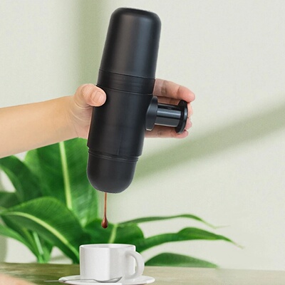 Manual pressurized coffee machine, small and portable handh