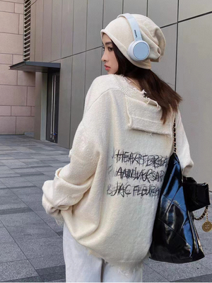 设计师品牌破洞女毛衣V领后字母