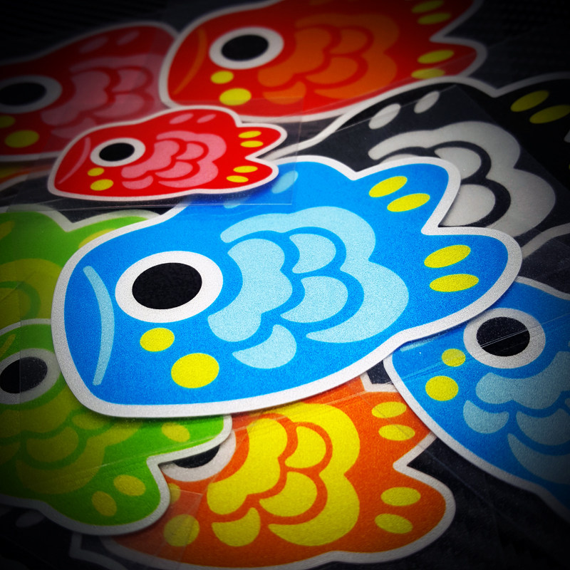 卡思贴可爱q版锦鲤jdm日式汽车装饰反光贴油箱盖改装后窗拉花车贴