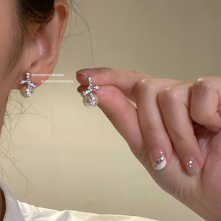 珠珠立体蝴蝶结钻钻小巧韩系耳钉 扮 秋十一acc 珍珠装