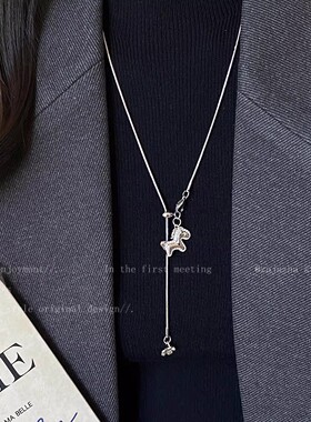 2026马上有钱镶钻小马吊坠项链复古做旧花朵抽拉链小众感锁骨链