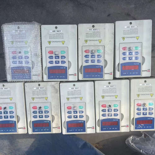 请询价；德玛DMA变频器2.2kw重载380v七个，220v的两个功