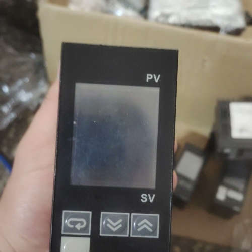 请询价；拆机 欧姆龙温控E5ENT-R3TC，成色如图。功能正常，价