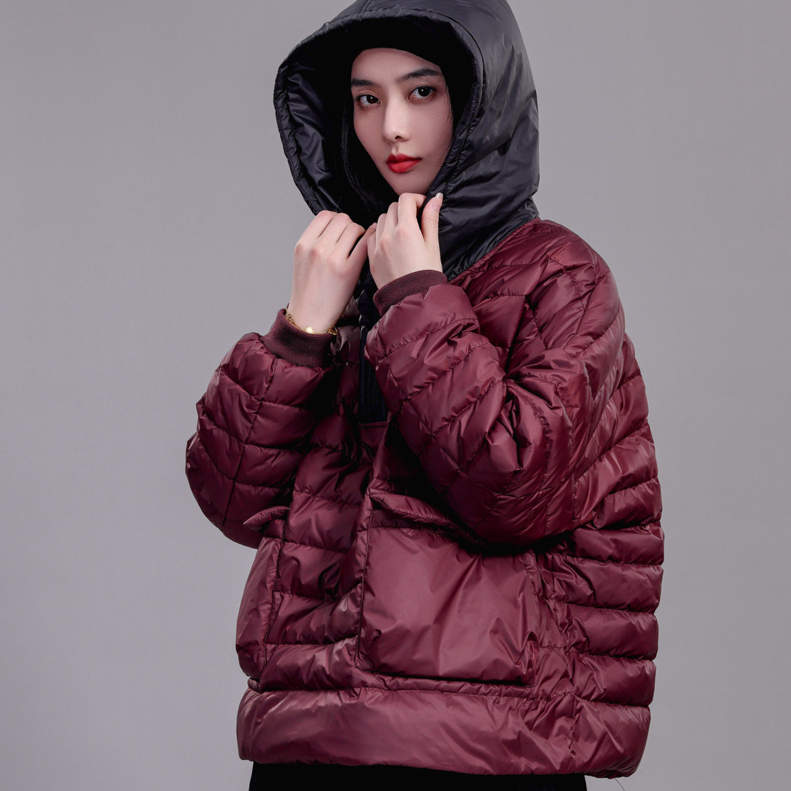 2025秋冬新品连帽套头短款羽绒服女大码薄款保暖外套长63胸140