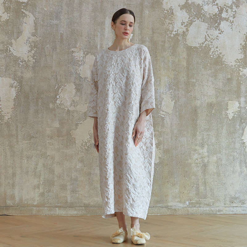 小众极简风Q313立体浮雕春秋季大袍子宽松显瘦气质超长复古连衣裙