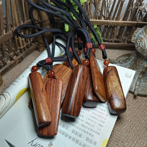 海南黄花梨天然木料手把件糠梨紫油梨老料 随型牌子吊坠海黄挂件