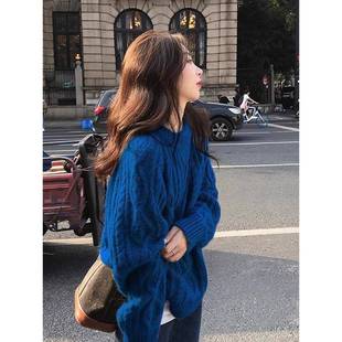 日系克莱因蓝麻花圆领针织衫女秋冬季高级感软糯宽松毛衣内搭上衣