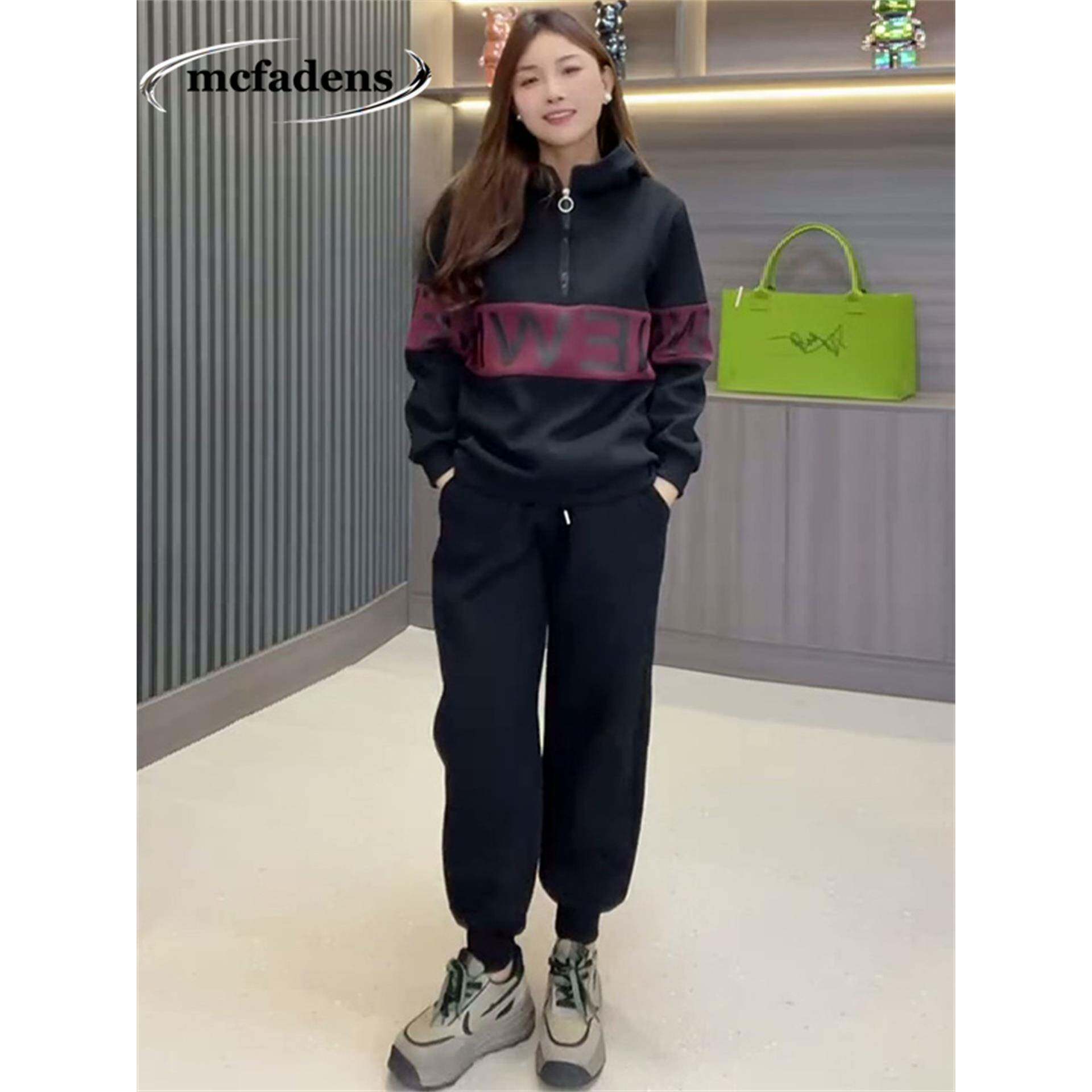 香港冬季新款运动风上衣胖MM显瘦大码女装加绒连帽卫衣裤子两件套