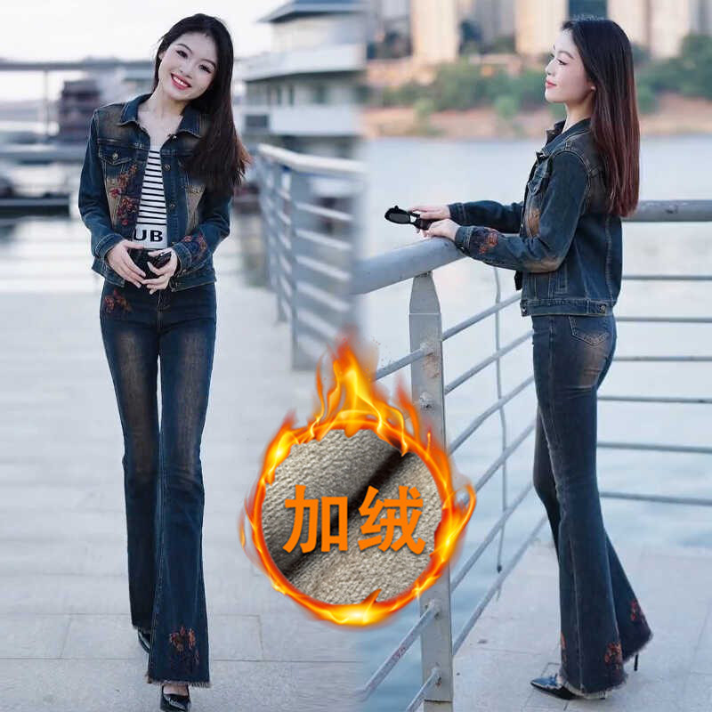 加绒加厚秋冬刺绣花朵脚口毛边微喇叭裤牛仔外套复古修身时尚套装