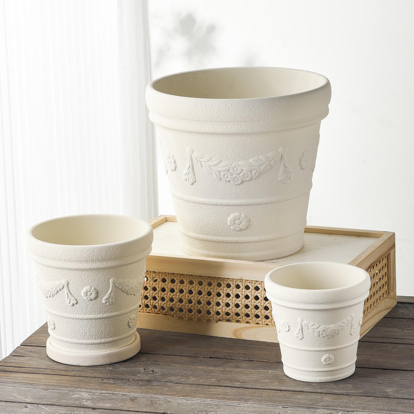 北欧简约米白色浮雕陶瓷绿植花盆