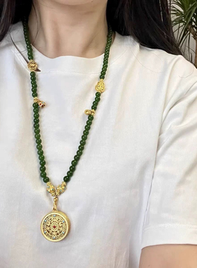 新中式国风八宝罗盘吊坠项链女轻奢高级感毛衣链绿色串珠旗袍配饰