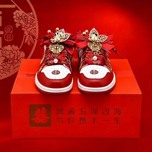 结婚鞋新娘鞋中式禾秀婚纱两穿平底百搭订婚情侣板鞋男女红色婚鞋