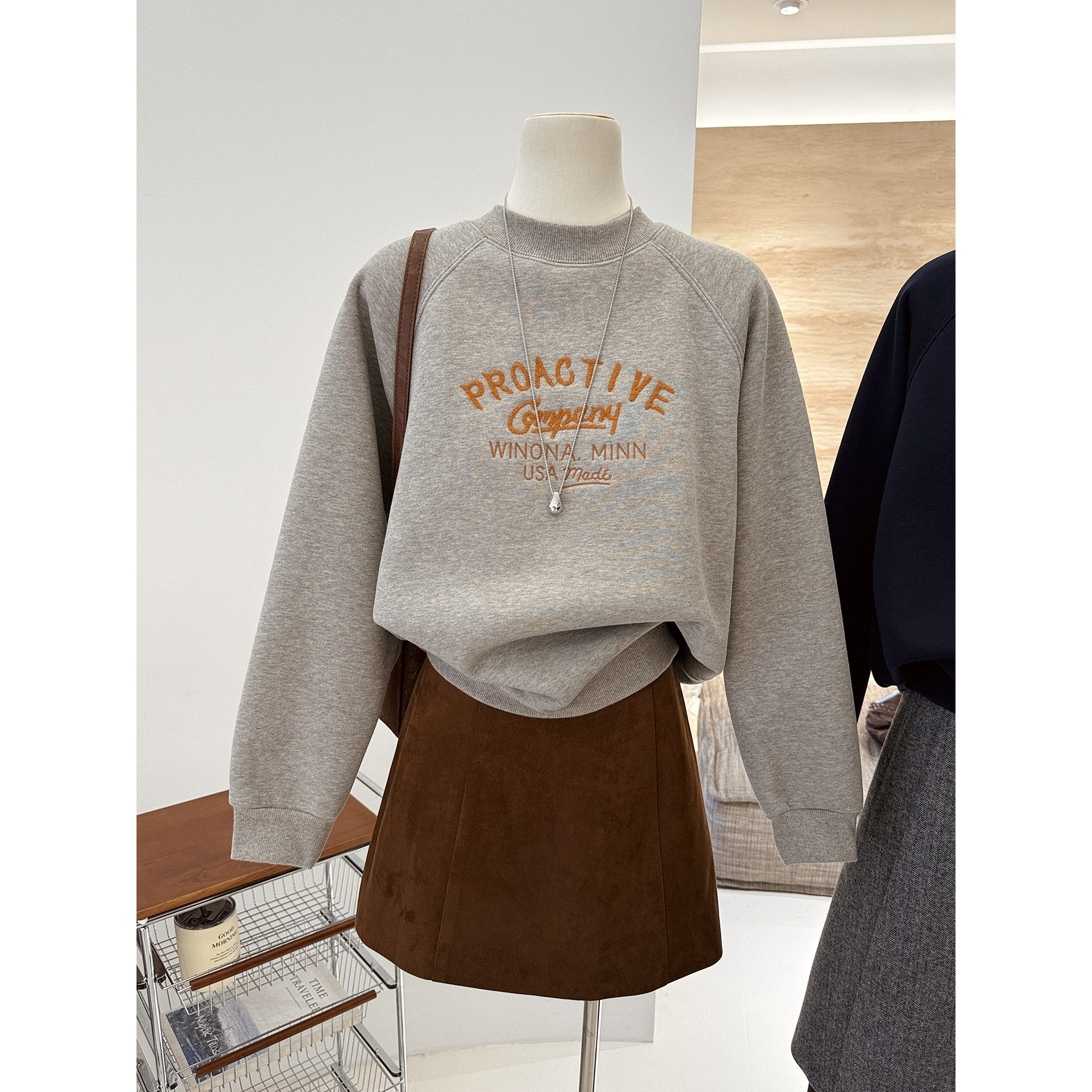 秋冬新款韩系复古刺绣字母慵懒休闲加绒加厚保暖半高领套头卫衣女,女装/女士精品,卫衣/绒衫,淘宝优惠券,粉丝福利购,淘宝优惠卷