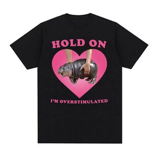 Hold on I'm Overstimulated Pink Heart Baby短袖T恤男女上衣ins