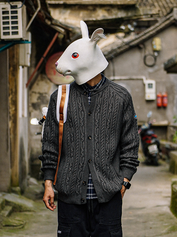 TU XIANSEN의 수제 봄 가을 트위스트 가디건 남성 니트 재킷 일본 복고풍 블랙 루즈 캐주얼 한국 스웨터