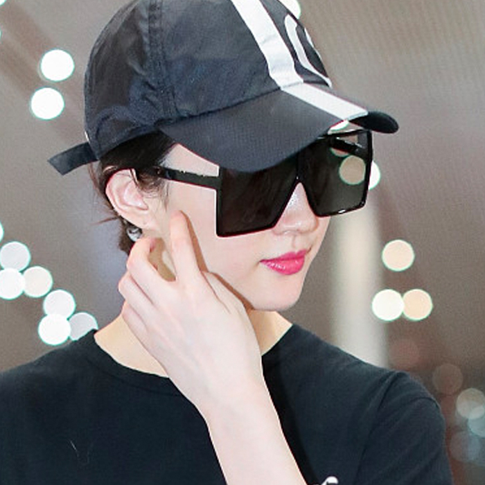 Liu Yifei, Xiao Yaxuan star same Sunglasses Womens fashion oversized box 2021 new net red protective sunglasses mens