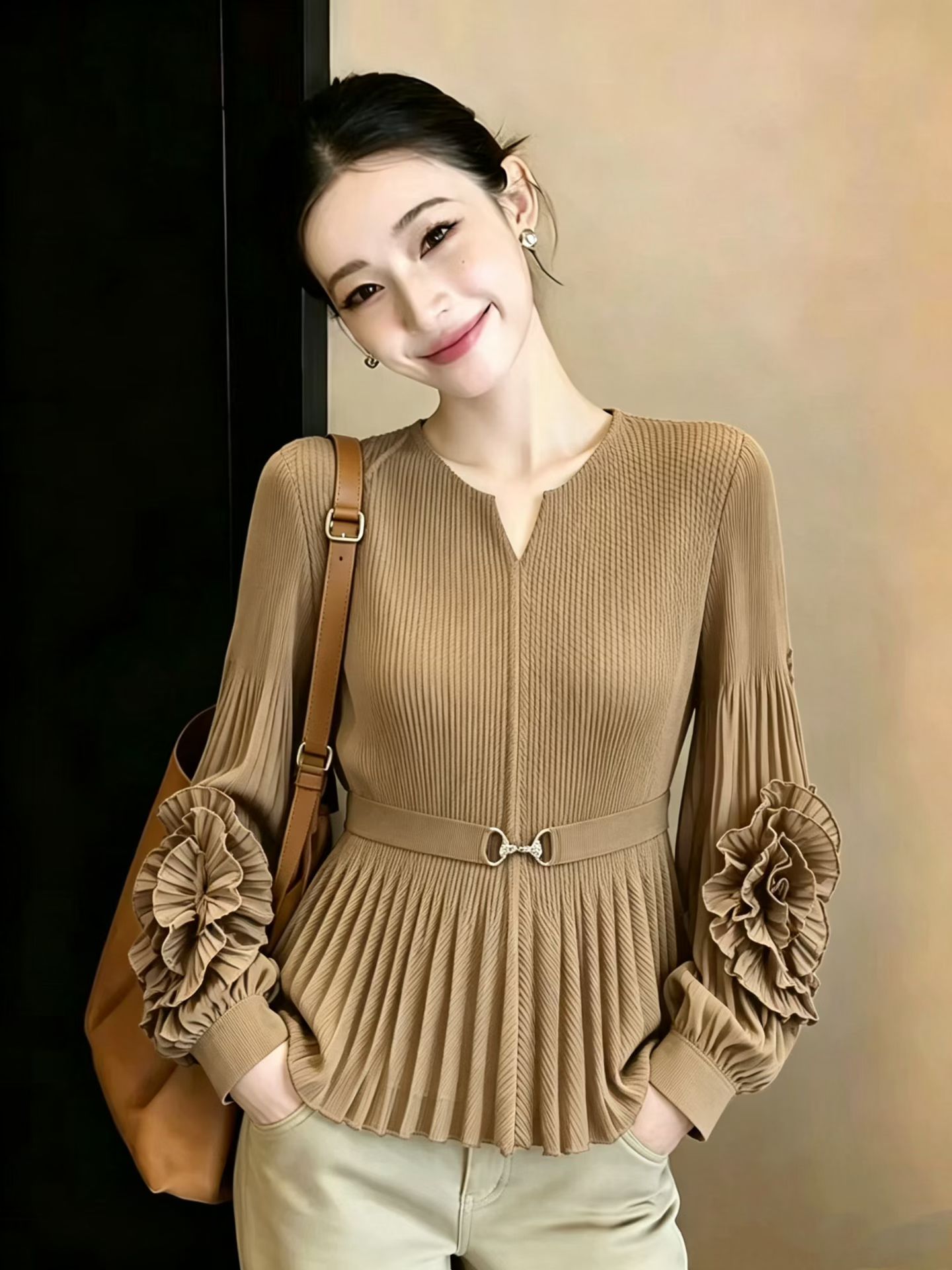 2026年秋季新款褶皱小衫高弹力舒适透气T恤衫设计师款女装上衣
