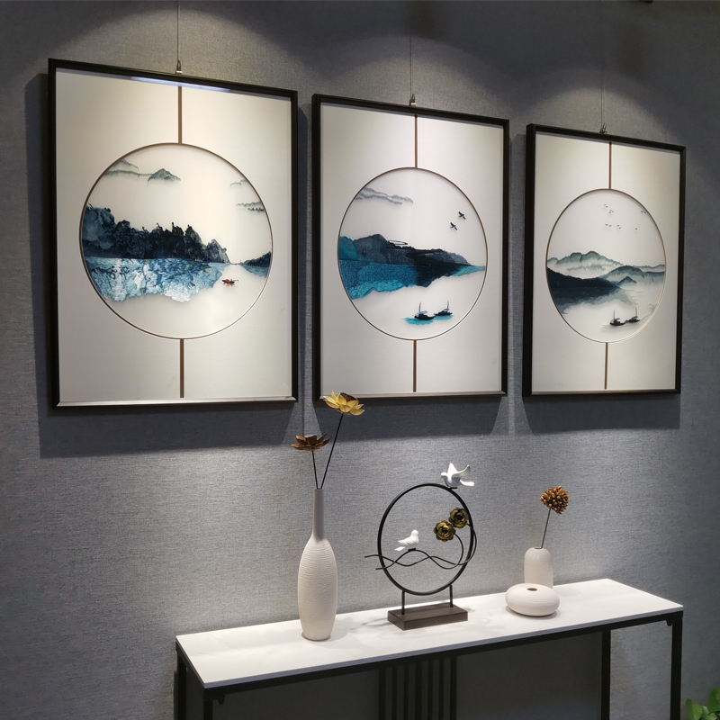 刺绣装饰画客厅挂画苏绣手工自绣三连画山水手绣创意壁画青花山水图片
