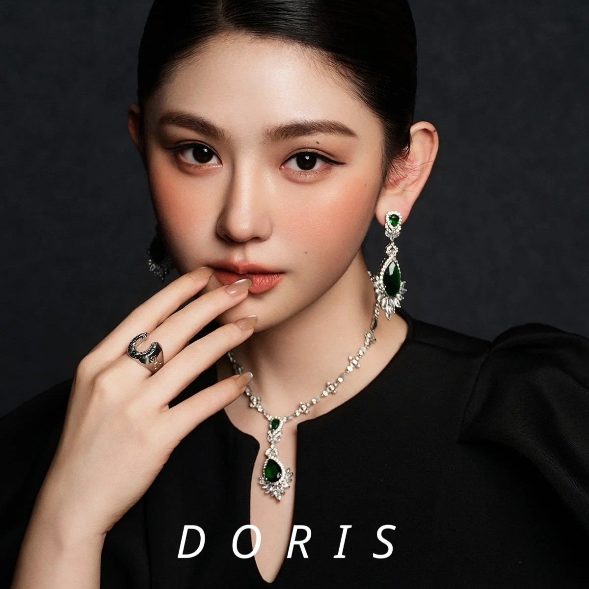 新娘婚纱高级感祖母绿锆石项链耳环两件套名媛宴会礼服两件套耳饰