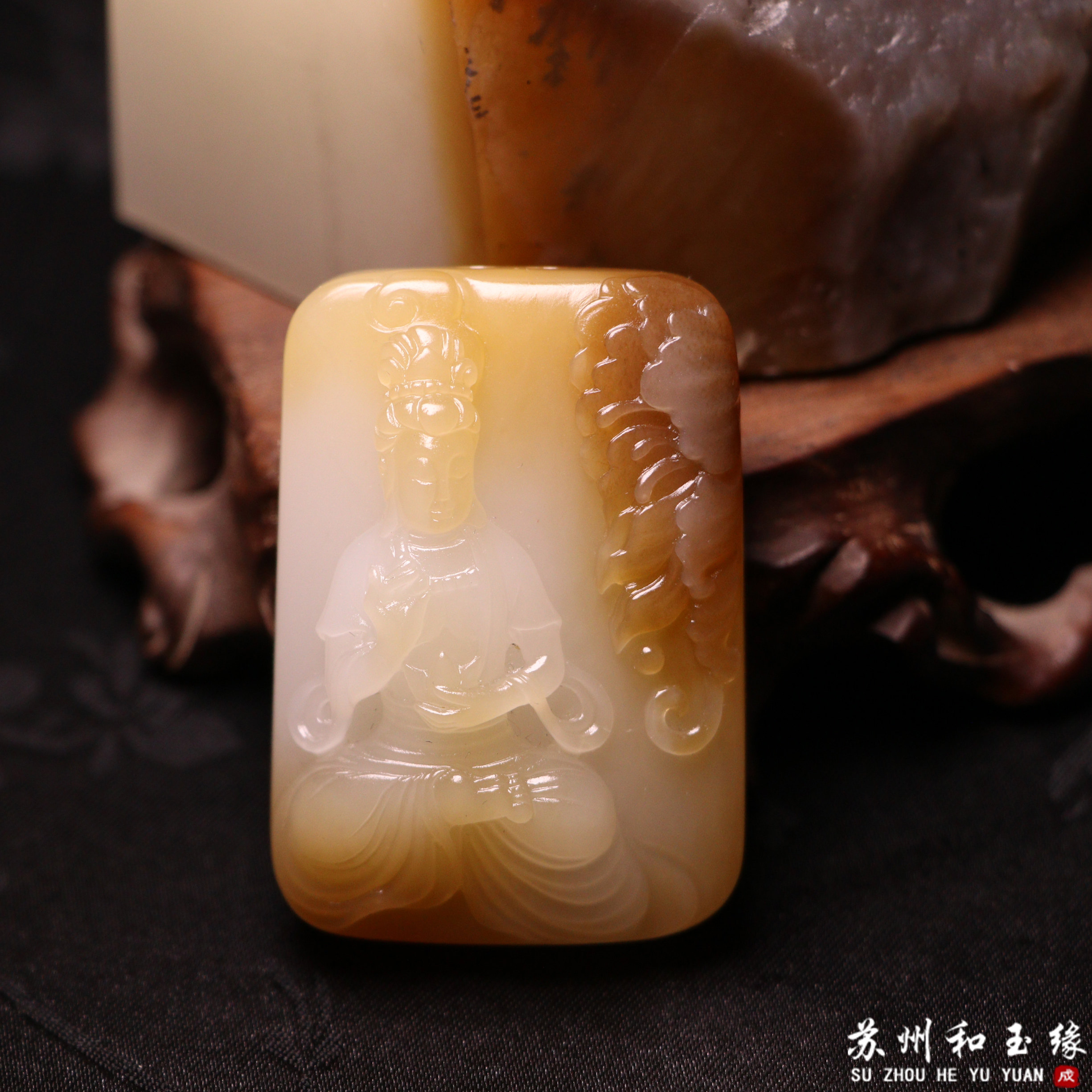 苏州和玉缘51.9克新疆和田玉且末金山糖白观音玉石挂件苏工工艺