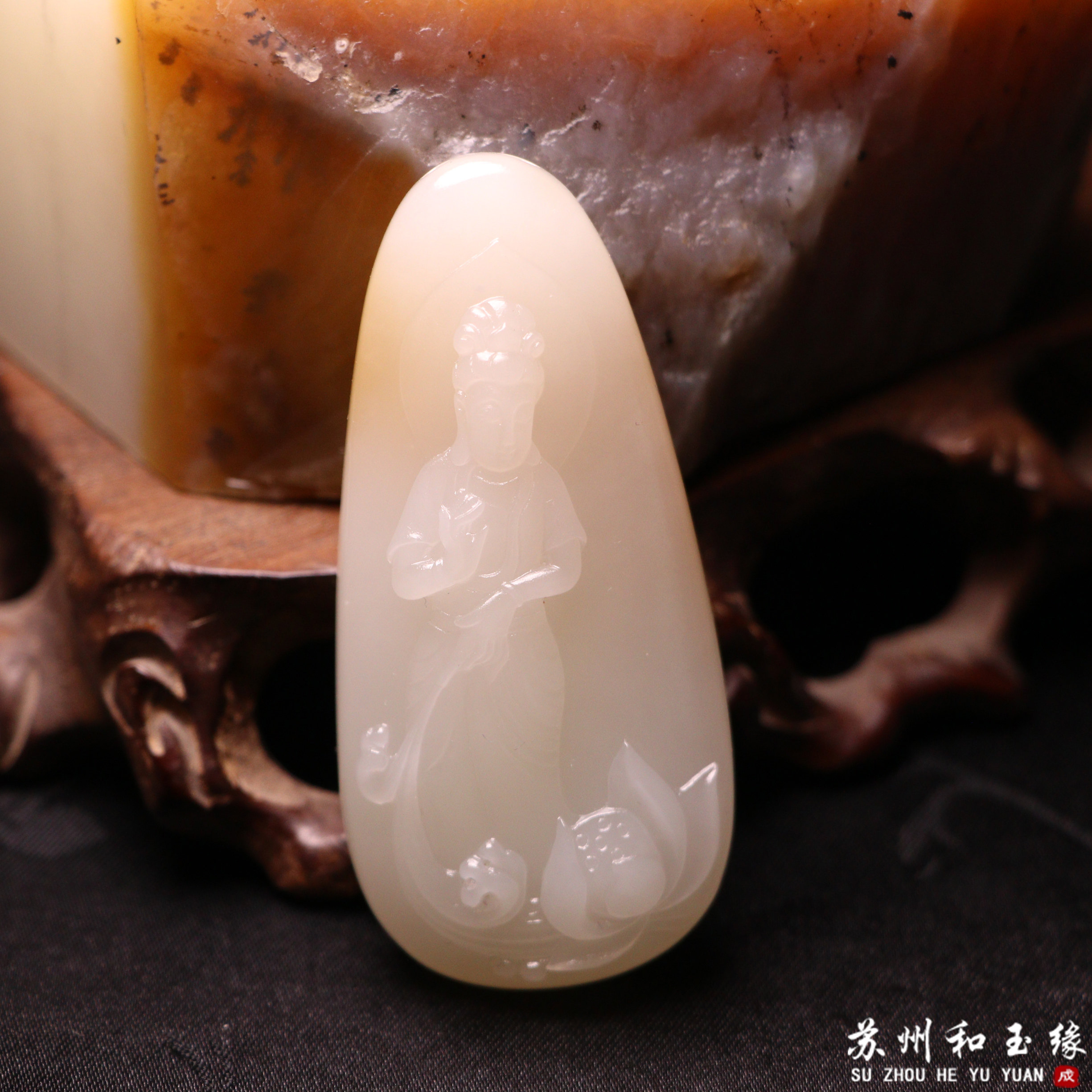 苏州和玉缘42.1克新疆和田玉且末金山糖白观音玉石挂件苏工工艺