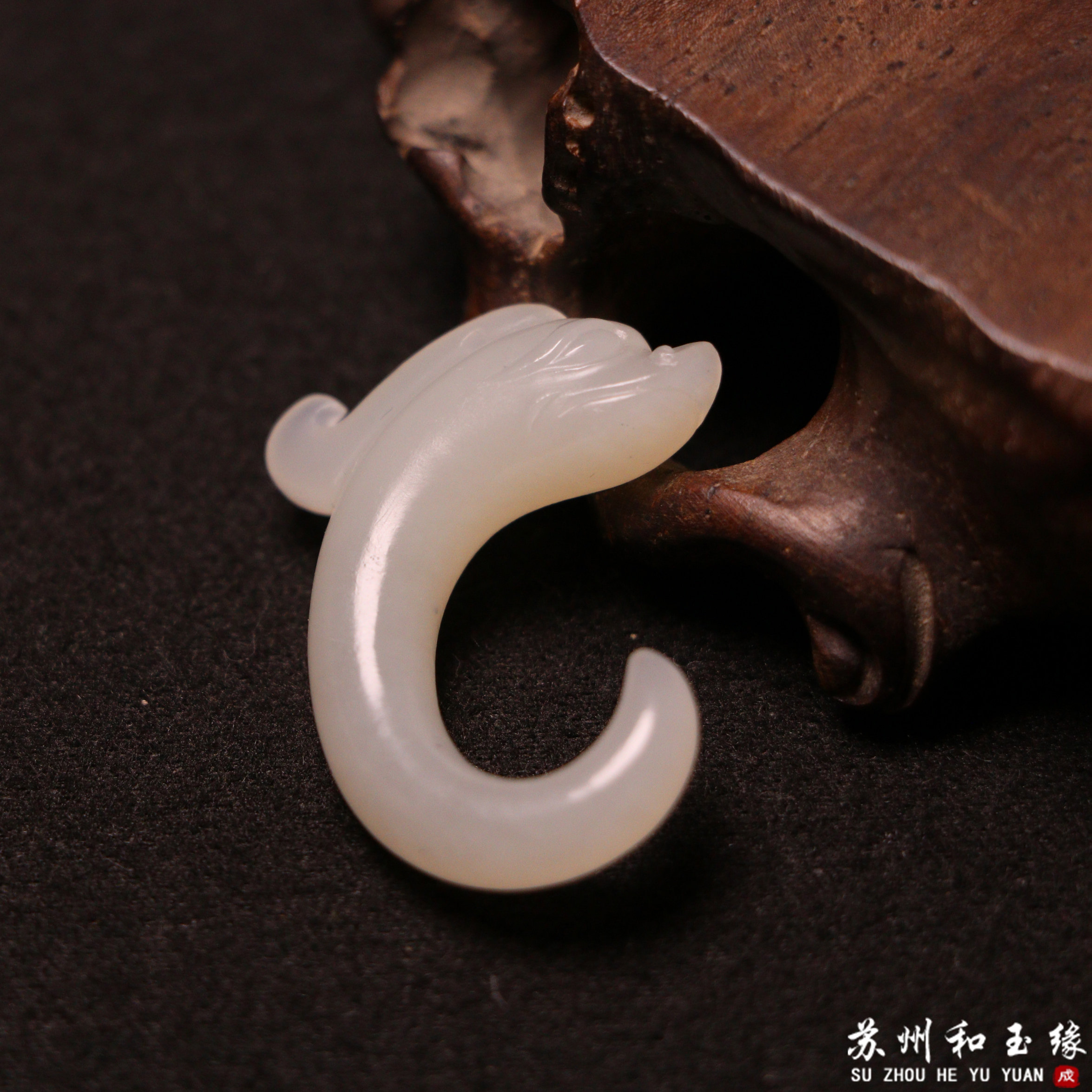 苏州和玉缘5.2克新疆和田玉且末金山白玉玉猪龙男女同款玉石挂件