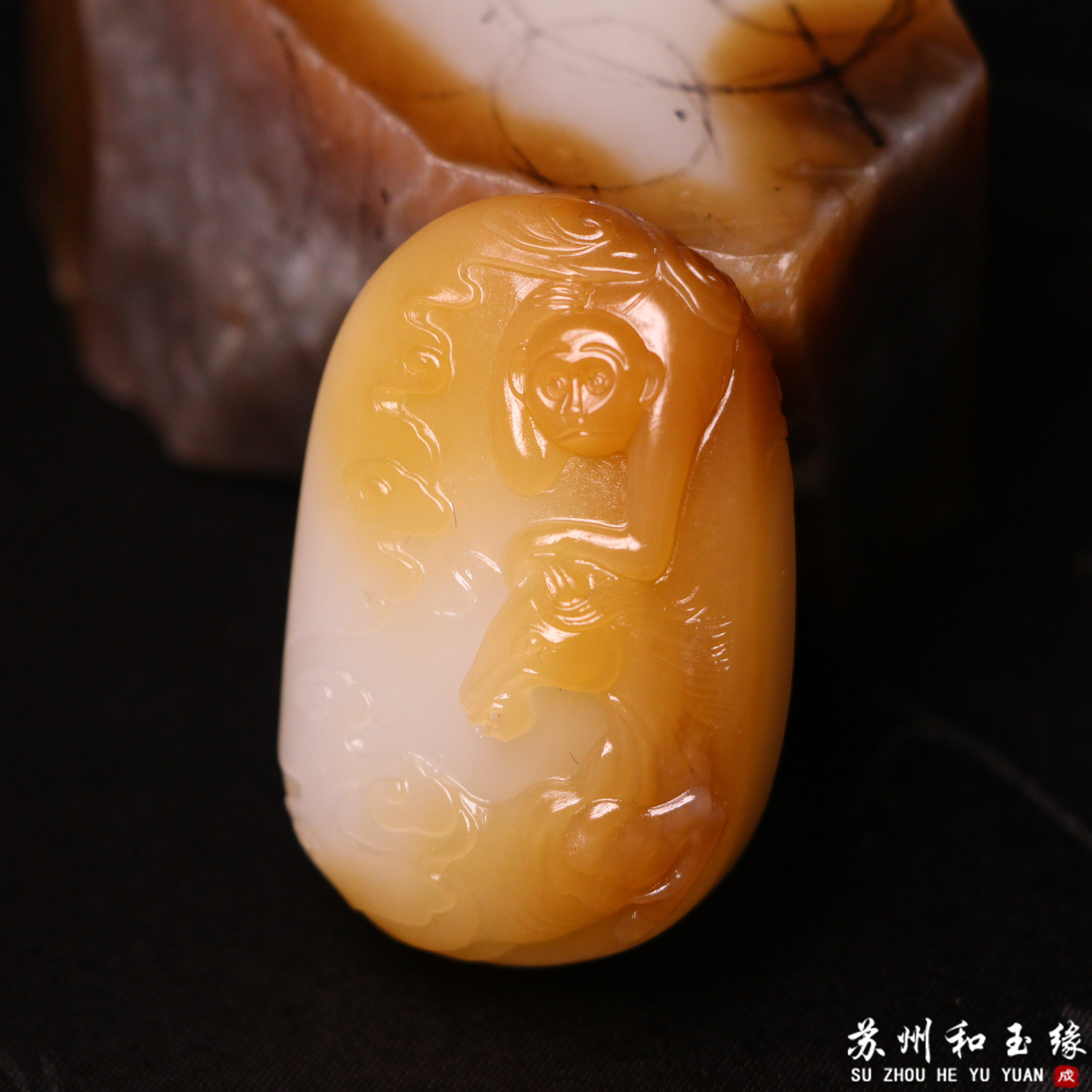 苏州和玉缘52.2克新疆和田玉且末金山糖白马上封侯苏工玉石挂件