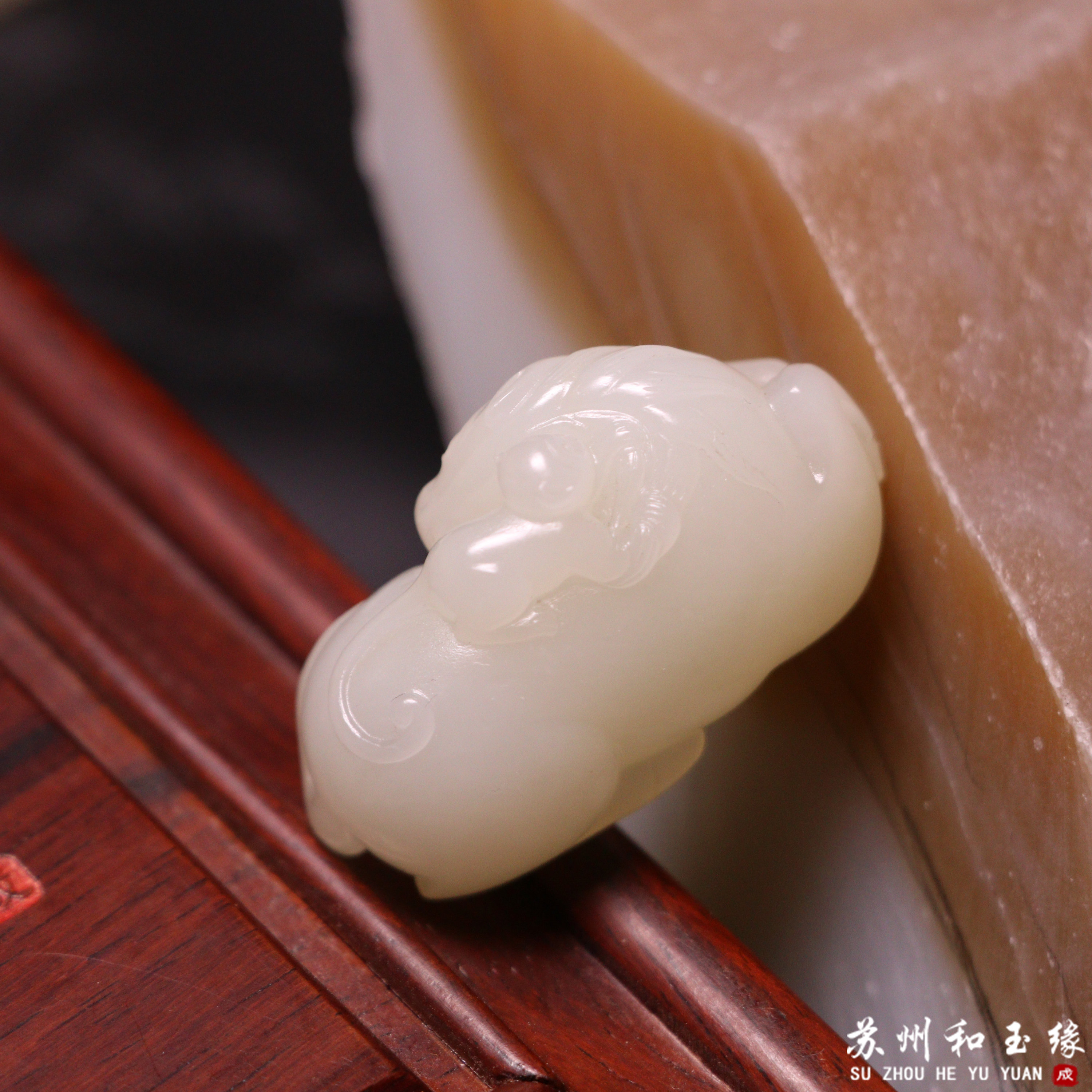 苏州和玉缘24.7克新疆和田玉且末金山白玉马上封侯苏工玉石挂件