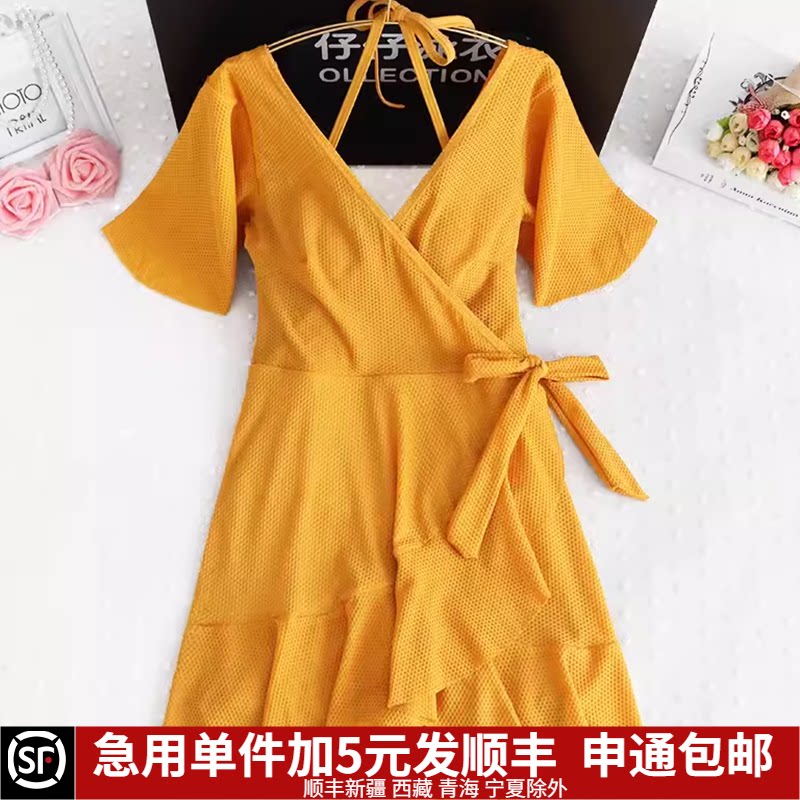 短袖荷叶边黄色泳衣女连体裙式保守平角遮肚温泉V领胖mm显瘦大码