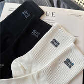 春夏轻奢蓝白烫钻字母高级感时尚 水钻miu风配鲨鱼裤 百搭中筒袜女