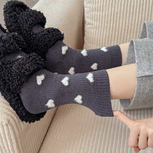 秋冬爱心设计感螺纹口外穿ins风爱心搭配棉质竖条纹简约中筒袜女