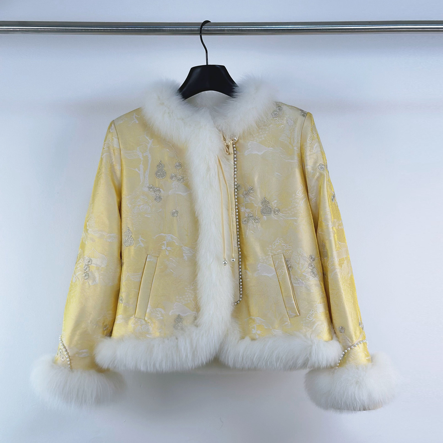 新中式狐狸毛装饰羽绒服女冬高级感国风重工刺绣珍珠链保暖短外套,女装/女士精品,短外套,淘宝优惠券,粉丝福利购,淘宝优惠卷