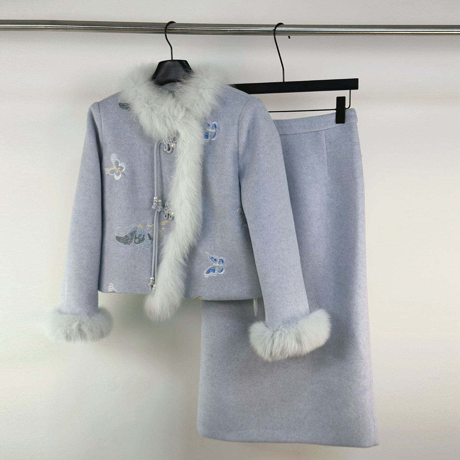 狐狸毛领国风羽绒套装女冬设计重工蝴蝶刺绣毛呢上衣半身裙两件套,女装/女士精品,时尚套装,淘宝优惠券,粉丝福利购,淘宝优惠卷