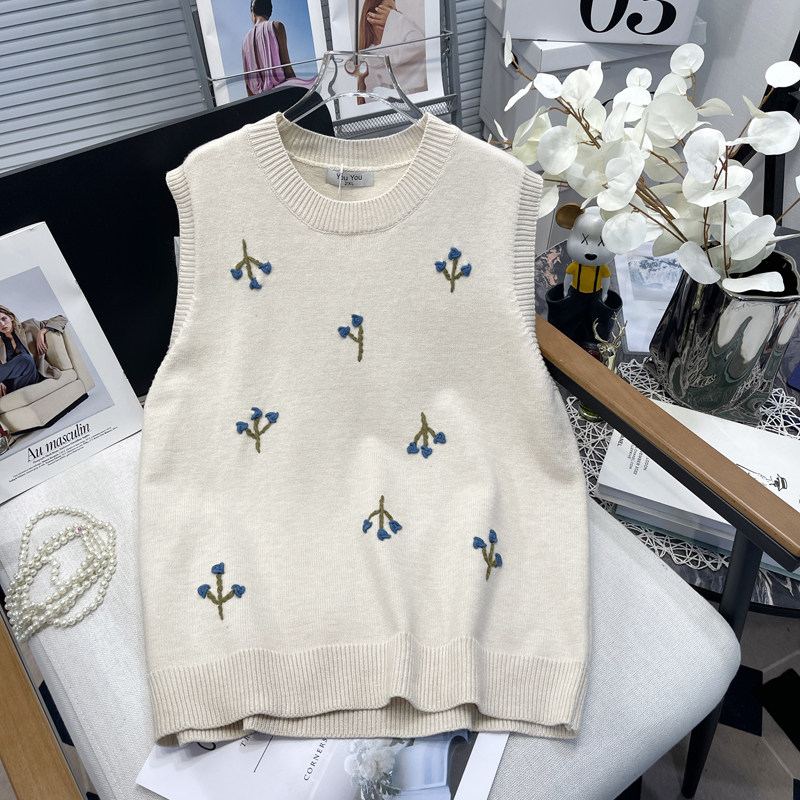 胡子叔大码女装2025春季新款文艺刺绣碎花设计圆领软糯针织背心潮,女装/女士精品,大码内搭,淘宝优惠券,粉丝福利购,淘宝优惠卷