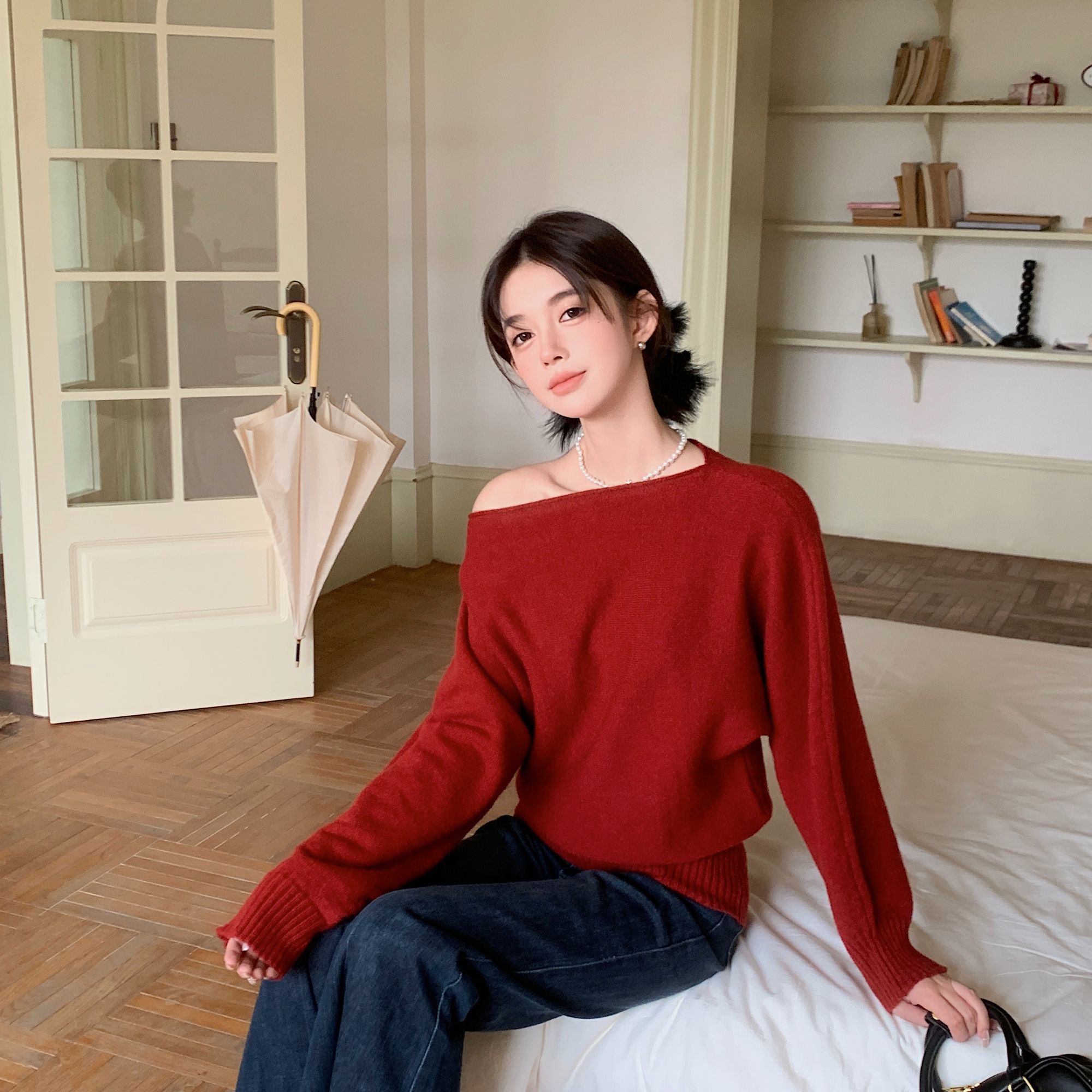 韩系开春穿搭宽松斜肩针织打底衫毛衣女春秋新款长袖露肩上衣女装