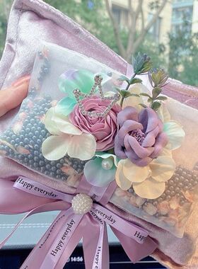 车内干花竹炭包汽车香薰摆件车载内饰品车家两用去异味甲醛摆件