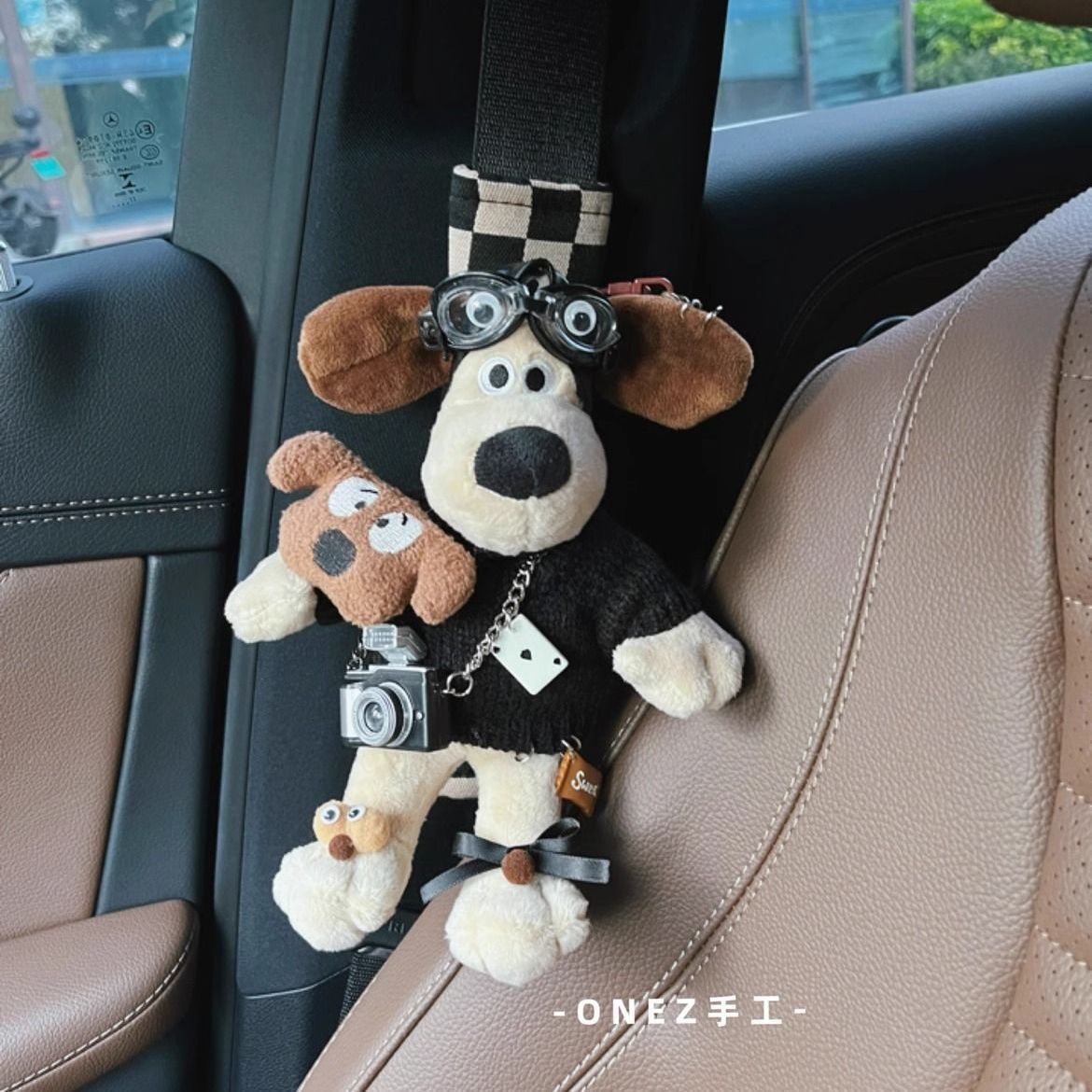 车载可爱DIY狗狗公仔汽车内摆件安全带护肩套车内装饰品