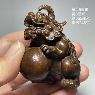 古玩獬豸独角兽神兽麒麟抱绣球复古文房用品镇纸压纸茶宠铜虫摆件