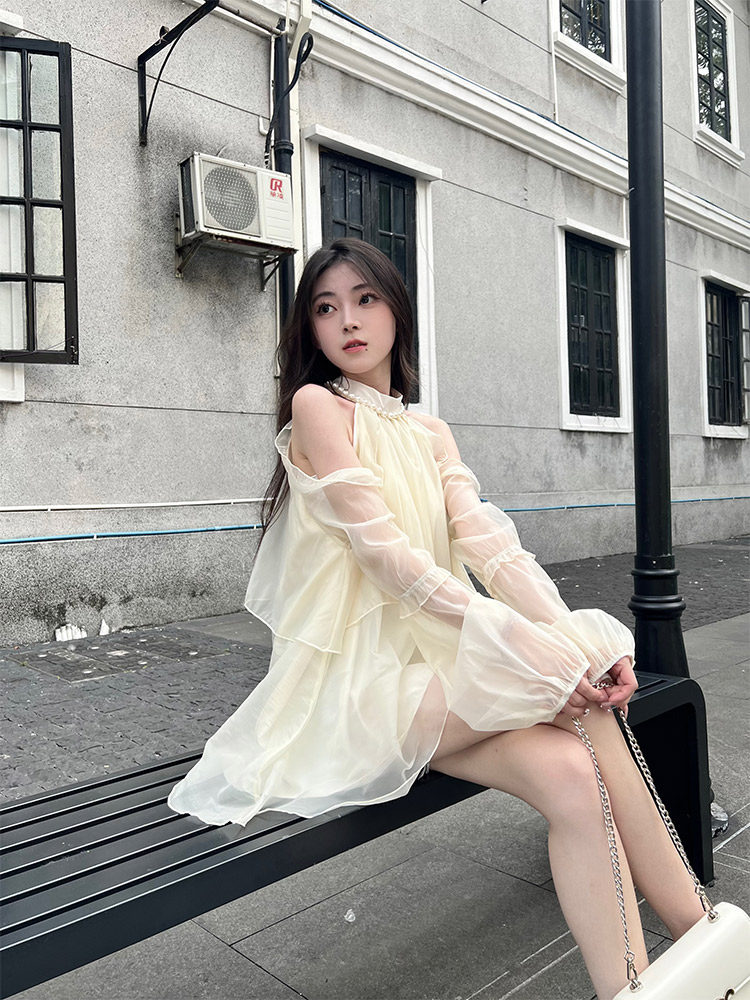 【心碎女孩】法式杏色挂脖长袖雪纺衫2024新款性感露肩防晒连衣裙