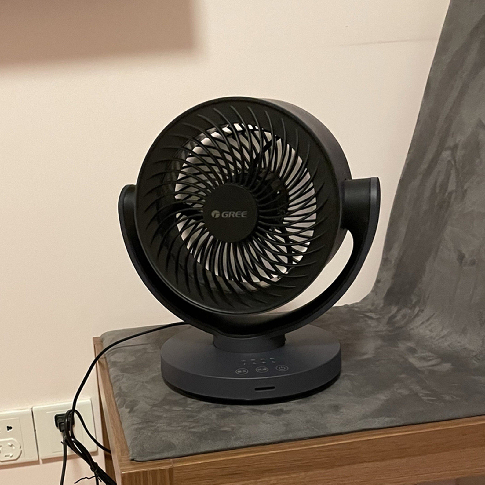 格力空气循环扇家用台式小型涡轮对流扇桌面摇头电风扇办公室卧室