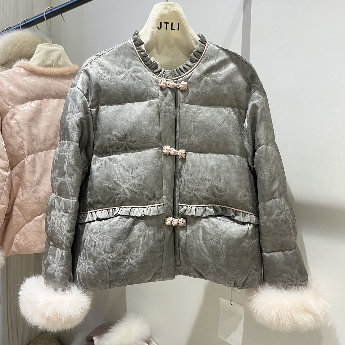 繁花式高端提花盘扣保暖羽绒服外套(配可拆卸真狐狸毛袖毛)XY-06,女装/女士精品,羽绒服,淘宝优惠券,粉丝福利购,淘宝优惠卷