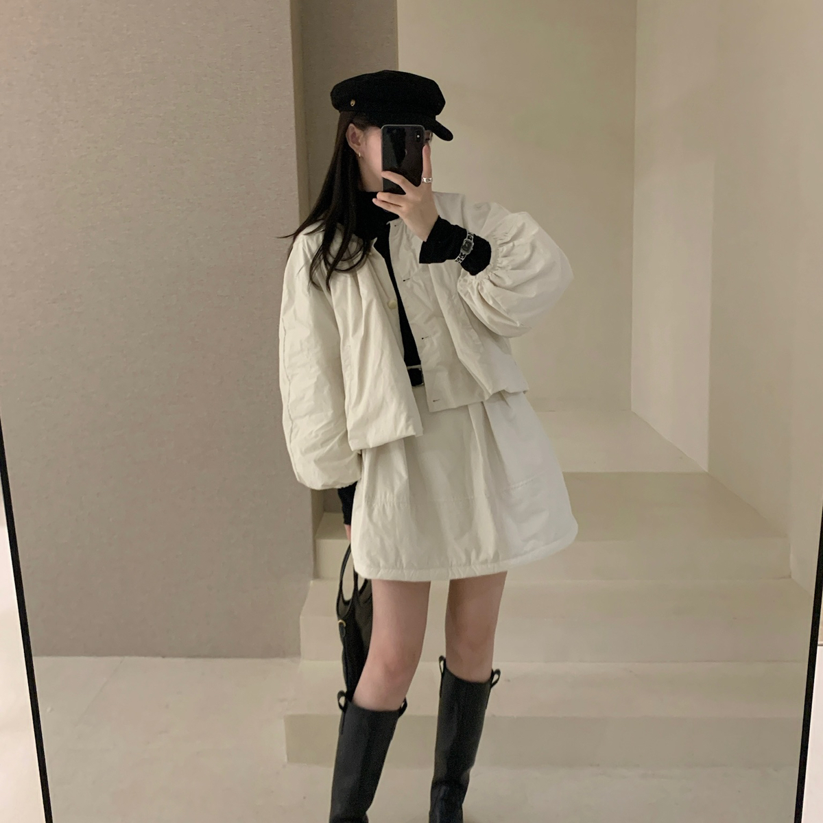 繁花韩系简约轻薄款下摆花苞设计圆领羽绒服含90白鸭PSY9120