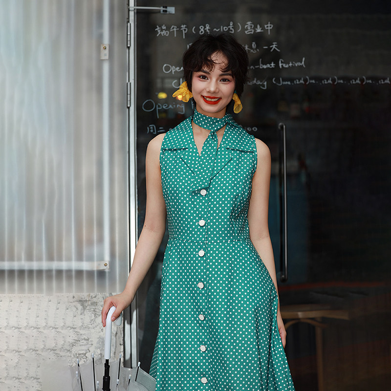 南君「绿笙」设计感甜美波点气质复古港风收腰显瘦绿色无袖连衣裙