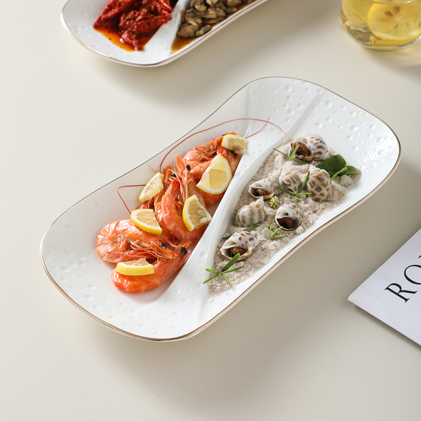 创意二格盘冷菜小吃盘2025新款个性陶瓷高级感长方分格盘菜盘商用