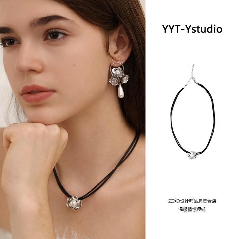 YYT-Ystudio温暖情愫项链项链choker小众独特花朵pu皮颈链个性