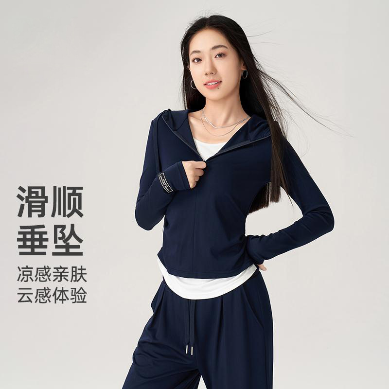 假两件户外运动上衣日常休闲修身显瘦高挑连帽外套直筒休闲裤套装